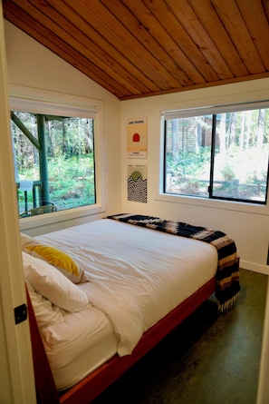 3 bedrooms, desk, travel crib, free WiFi