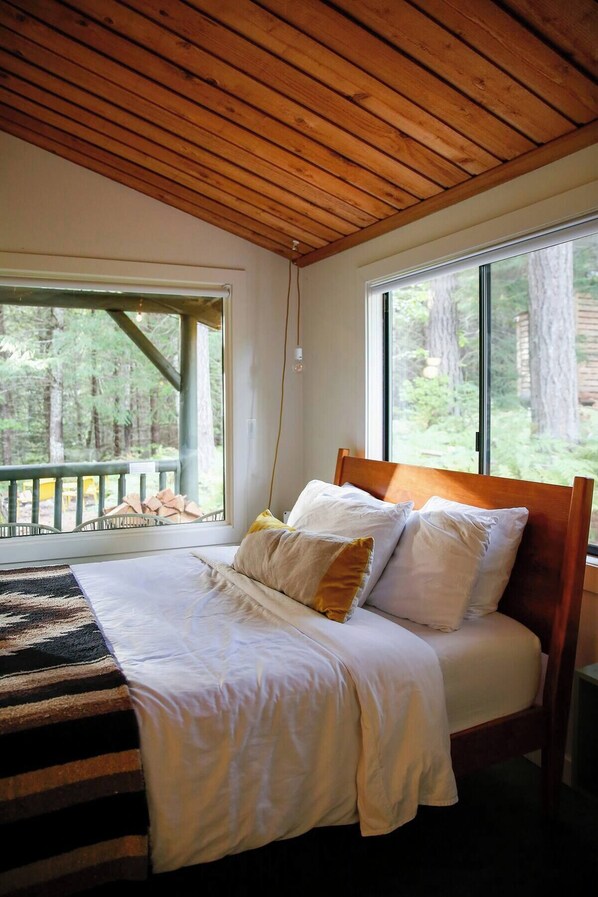 3 bedrooms, desk, travel cot, free WiFi