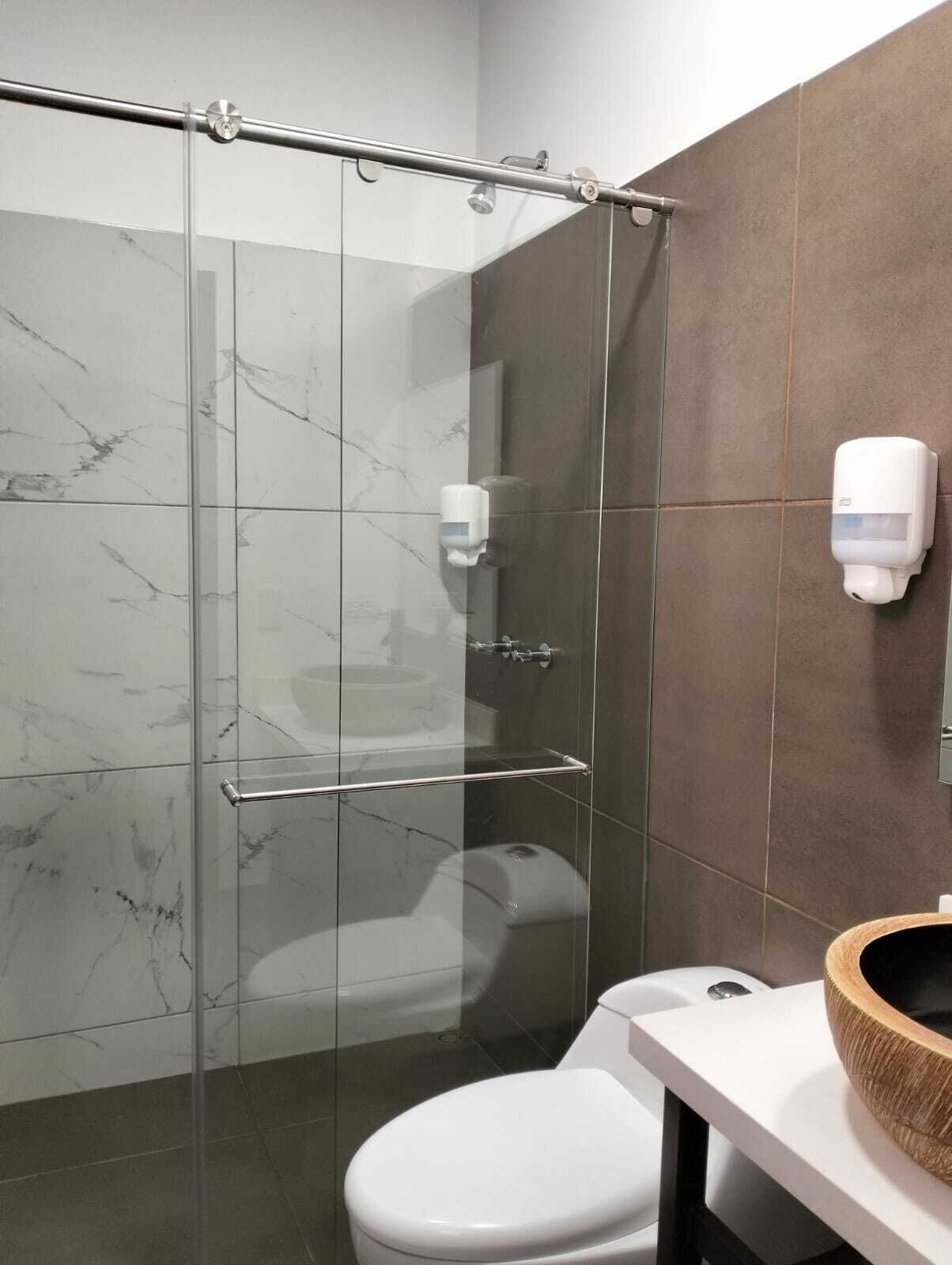 Bañera y ducha independientes, bañera de hidromasaje