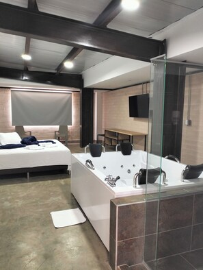 Suite Deluxe | Bagno | Vasca e doccia separate, vasca idromassaggio, doccia idromassaggio