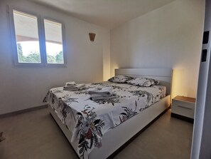 1 chambre, fer et planche à repasser, Wi-Fi, literie fournie