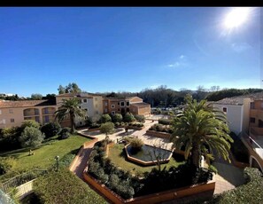 Property grounds - Appartement une Pièce Dans Résidence Sécurisée Avec Piscine Avec Garage Fermé (Cogolin)