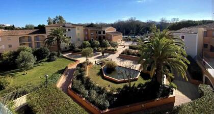 Appartement une Pièce Dans Résidence Sécurisée Avec Piscine Avec Garage Fermé