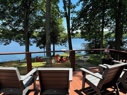 Beautiful Lakeside Cottage on Quiet Street with Private Dock, Kayaks & Fire Pit