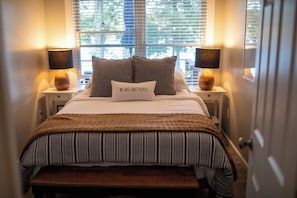 3 bedrooms, desk, travel cot, free WiFi
