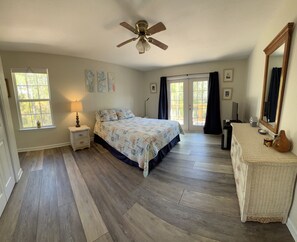 3 bedrooms, iron/ironing board, WiFi, bed sheets - Serendipity By The Sea: Home With An Ocean View In SGI, FL (Saint George Island)