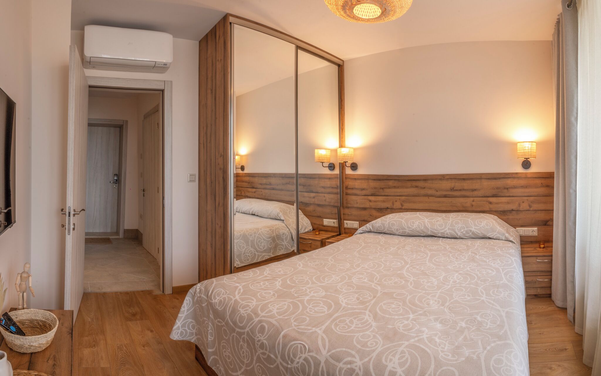 2 bedrooms, in-room safe, desk, iron/ironing board
