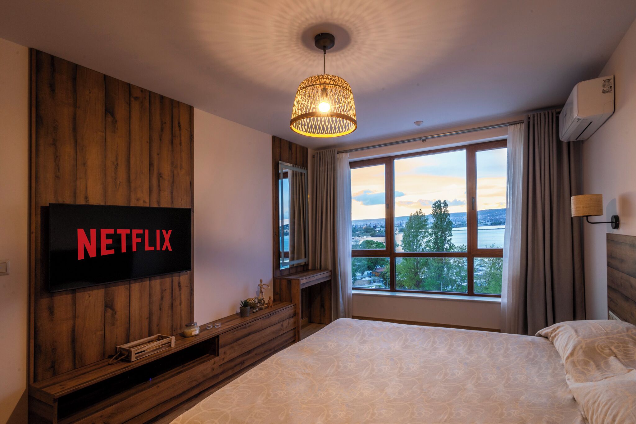 2 Schlafzimmer, Zimmersafe, Schreibtisch, Bügeleisen/Bügelbrett