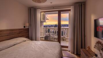 2 habitaciones, caja de seguridad en la habitación y escritorio