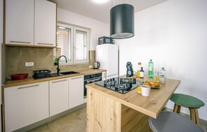 Køleskab, ovn, kogeplade, opvaskemaskine