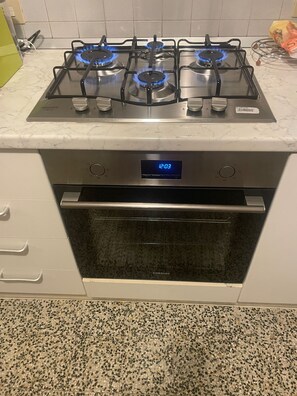 Fridge, microwave, oven, stovetop - Rimini Holiday Apartment (Rimini)