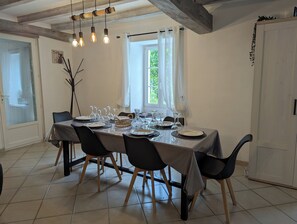 Dining - Maison Charentaise (Juillac-le-Coq)