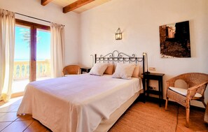 4 bedrooms, travel cot, free WiFi