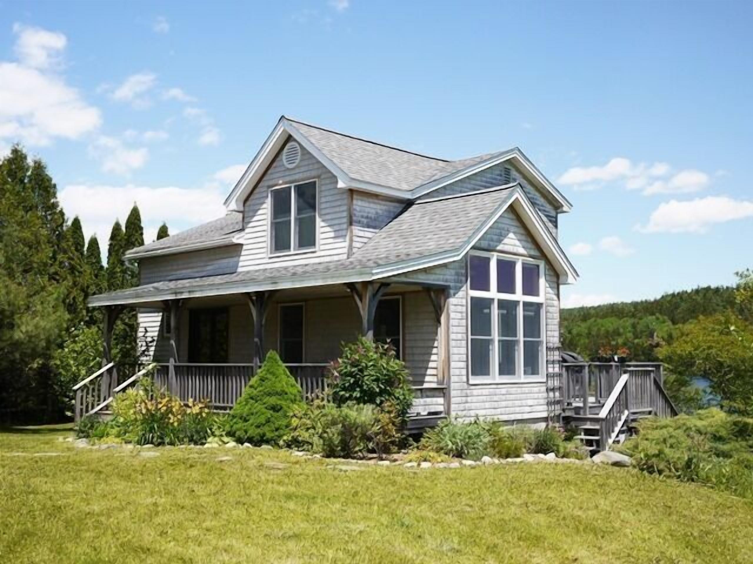 Pond's Edge- A wonder-filled lakefront property across from Acadia National Park