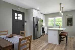 Fridge, microwave, oven, stovetop - A beautiful retreat right next to Butler University! (Indianapolis)