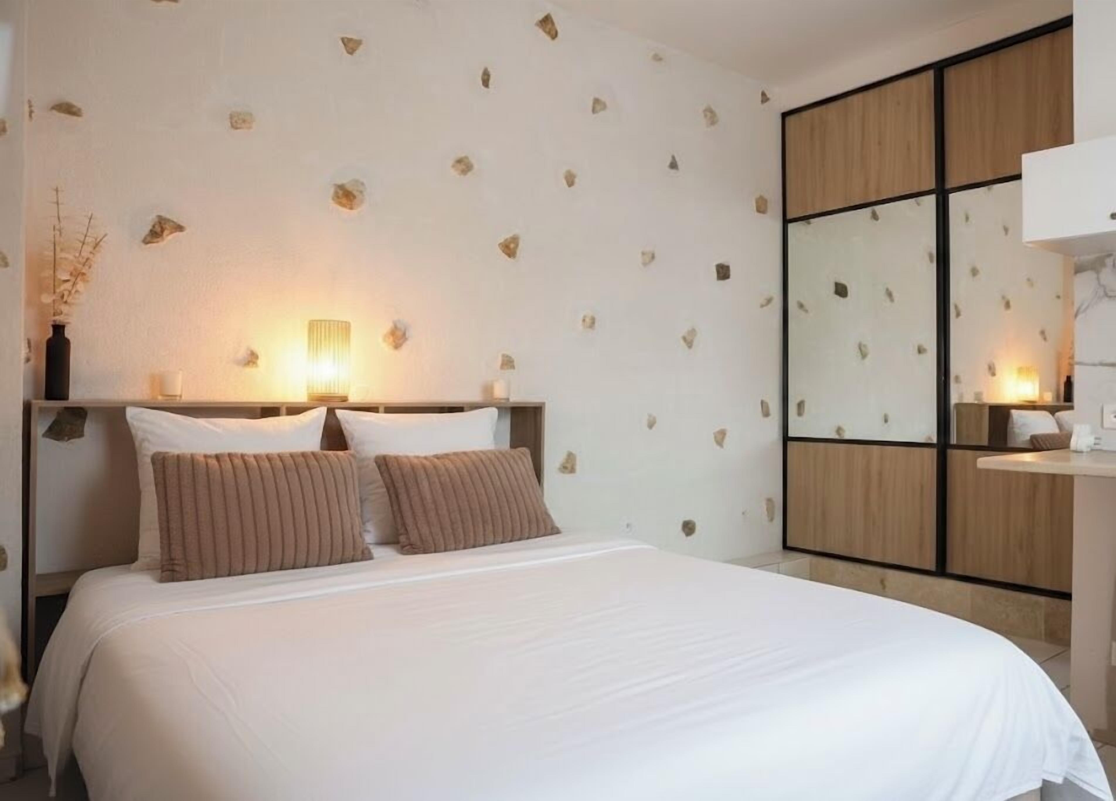 1 habitación, tabla de planchar con plancha, wifi y ropa de cama 