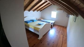 3 chambres, fer et planche à repasser, Wi-Fi, draps fournis