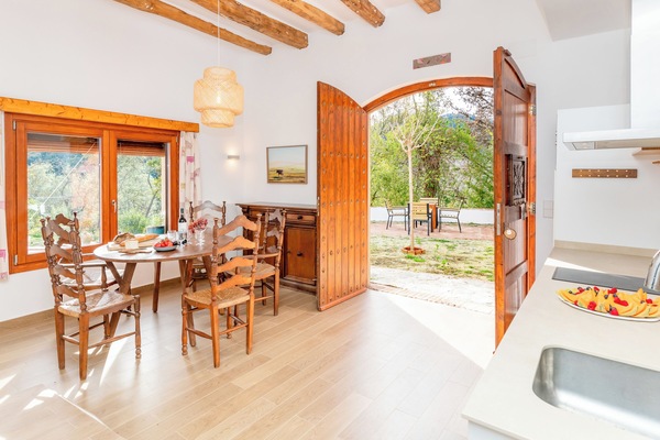 Family Apartment, Non Smoking, Valley View | Living area