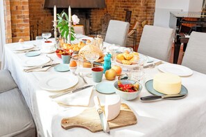 Tägliches großes Frühstück gegen Gebühr