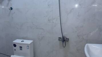 Separate bathtub and shower, hair dryer, soap, shampoo