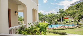 Lovely One Bedroom Apartment at Nonsuch bay
