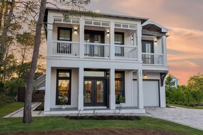 Exterior - NEW!30A Paradise 🏝️ 4MIN to the beach 🌊,Private pool 🏊, Golf Cart & bikes 🚲  (Inlet beach)
