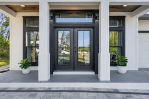 Exterior detail - NEW!30A Paradise 🏝️ 4MIN to the beach 🌊,Private pool 🏊, Golf Cart & bikes 🚲  (Inlet beach)