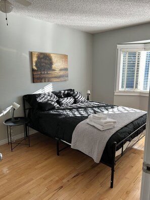 3 habitaciones, escritorio, tabla de planchar con plancha y wifi 