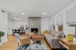 Smart TV, fireplace - Stay Right @ Lamplight! Domain North Austin Texas (Austin)
