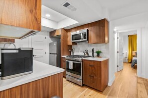 Fridge, microwave, oven, stovetop - Stay Right @ Lamplight! Domain North Austin Texas (Austin)