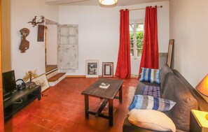 Fireplace - Stunning home in Eygalières with WiFi (Eygalières)