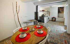 Dining - Stunning home in Eygalières with WiFi (Eygalières)