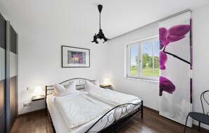 2 bedrooms, free WiFi, bed sheets