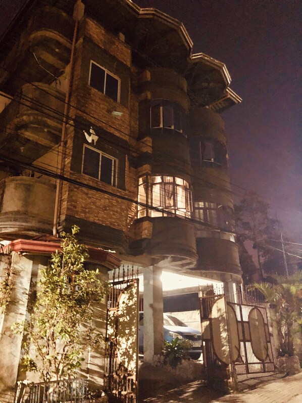 Exterior - Near Burnham Cozy Home W/ Roof top Panoramic City View. (Baguio)