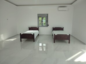 3 soverom, strykejern/-brett, wi-fi og sengetøy