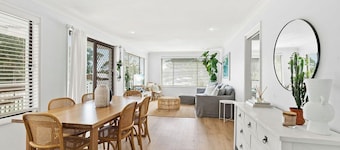 Casa Blanco | Walk to Beach, Restaurants & Shops. Stay 3, Pay 2 During Winter!