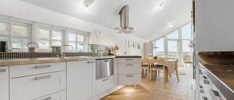 Fridge, stovetop, dishwasher, coffee/tea maker