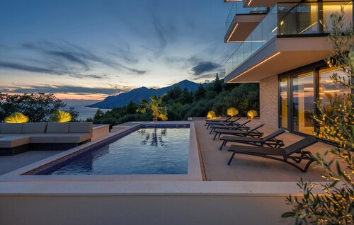 5 bedroom cozy home in Brela