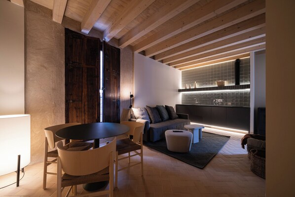 Superior appartement, 1 kingsize bed met slaapbank, niet-roken, keuken | Woonruimte | Flatscreentelevisie, een open haard, Netflix en streamingdiensten