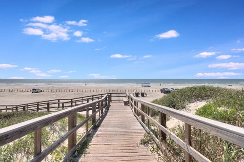 Coral Haven - Gulf Front Condo with beach views and boardwalk to beach