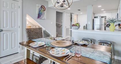 Coral Haven - Gulf Front Condo with beach views and boardwalk to beach
