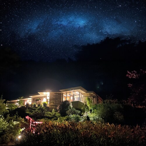 Nationally Registered Usonian Cottage at Lynn Hall by FLW's Fallingwater Builder