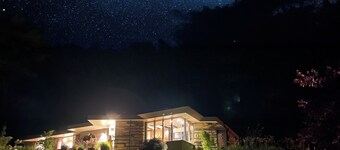 Nationally Registered Usonian Cottage at Lynn Hall by FLW's Fallingwater Builder