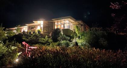 Nationally Registered Usonian Cottage at Lynn Hall by FLW's Fallingwater Builder