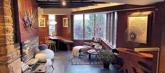 Nationally Registered Usonian Cottage at Lynn Hall by FLW's Fallingwater Builder