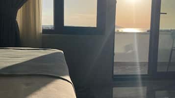 Exclusive Penthouse, Sea View | Premium bedding, individually decorated, individually furnished