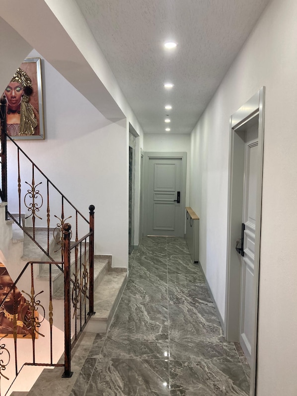Interior - BAZYEL OTEL (Ezine)