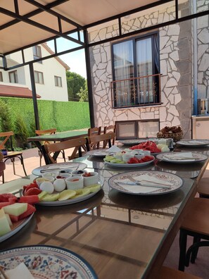 Free daily buffet breakfast - BAZYEL OTEL (Ezine)