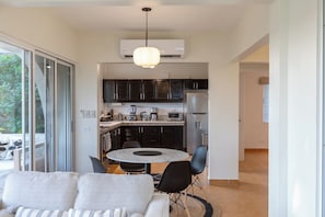 Fridge, oven, stovetop, coffee/tea maker - Inviting Apartment with Stunning Terrace & Daybed (Provincia de Guanacaste)