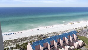A beachfront hotel with multiple balconies overlooking the ocean. - Posh Beachfront Penthouse With Spectacular Gulf Views Tops'l Tides 1507 (Miramar Beach)